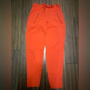 Athleta Orange trekkie north jogger 0